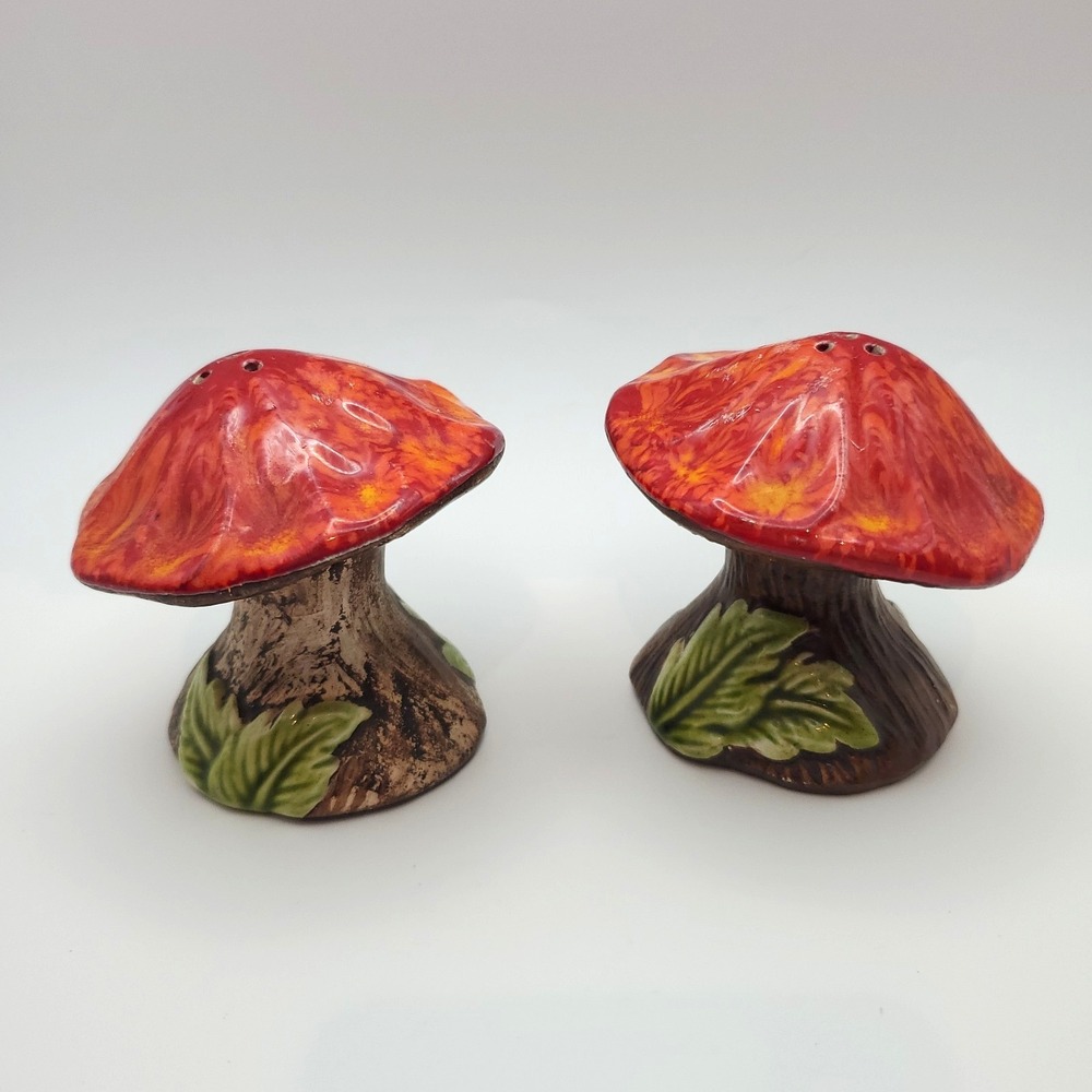 VTG Treasure Craft MCM Mushroom Salt And Pepper Shakers Red Orange Caps